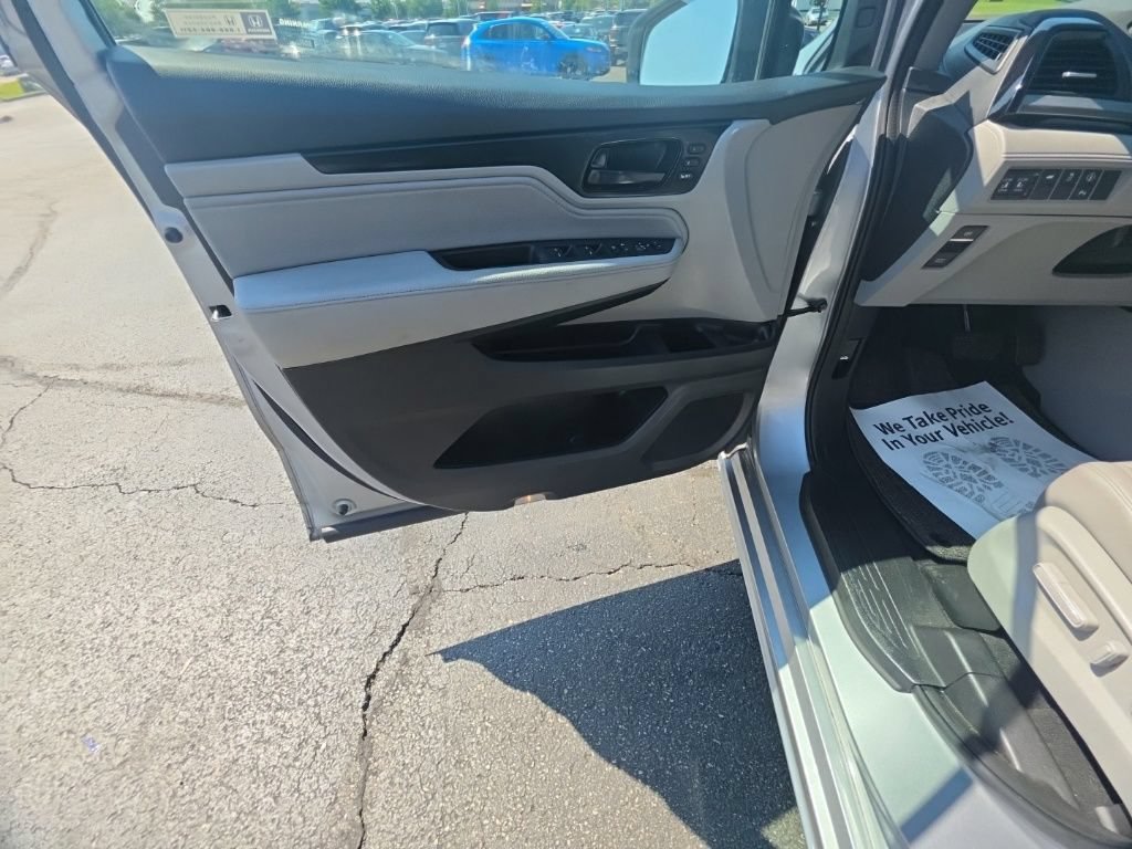 Used 2023 Honda Odyssey Touring image 9