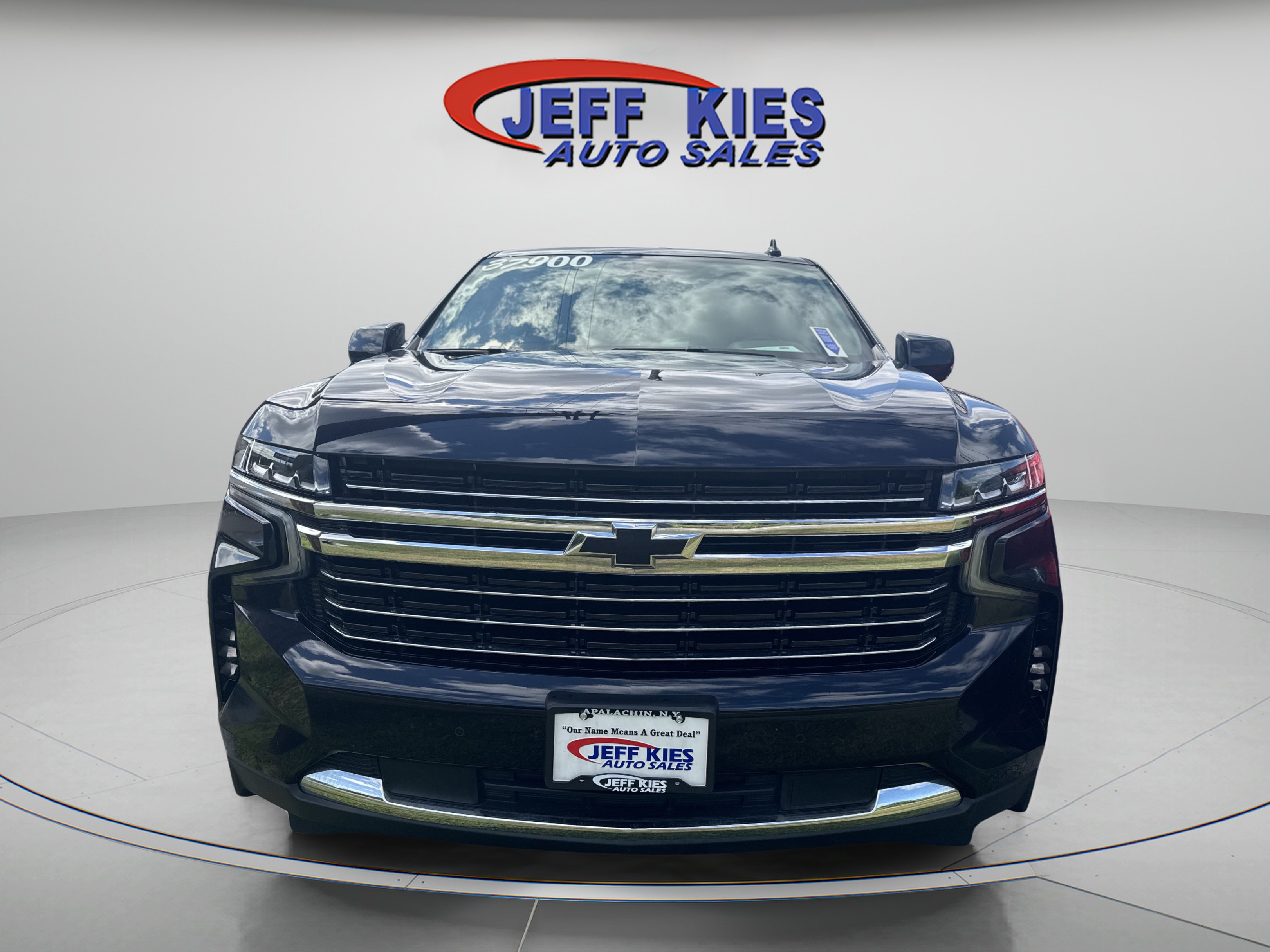 Used 2022 Chevrolet Suburban LT AWD/4WD image 2