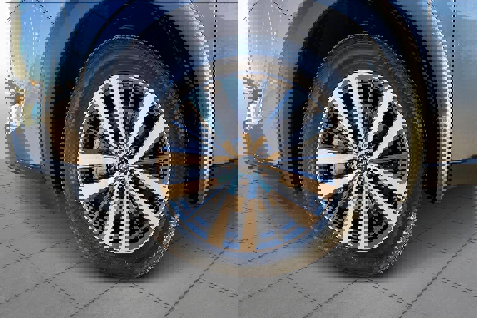 Used 2022 Nissan Pathfinder Platinum w/ Cargo Package image 10