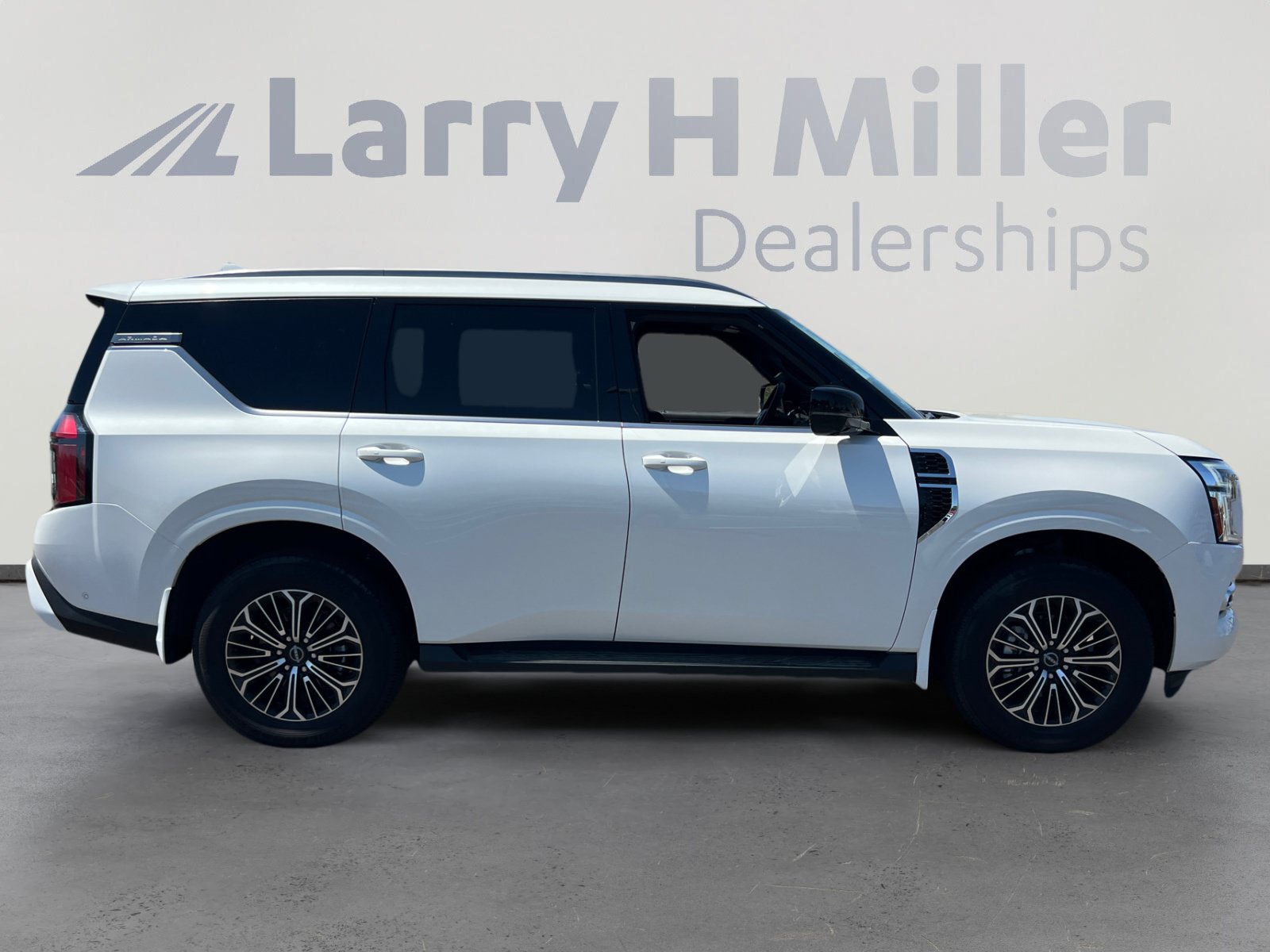 New 2026 Nissan Armada SL w/ Captain's Chari Seat Package AWD/4WD image 6