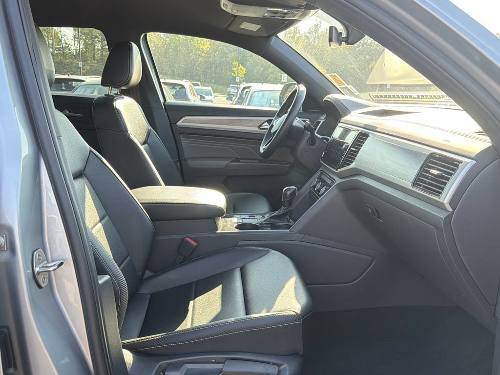 Used 2023 Volkswagen Atlas Cross Sport SE FWD image 18