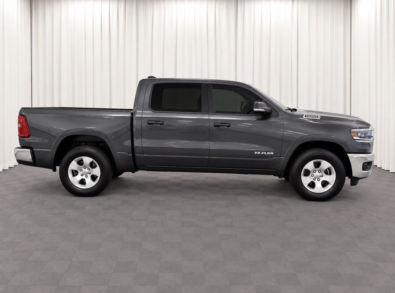 Used 2025 RAM 1500 Big Horn AWD/4WD image 2