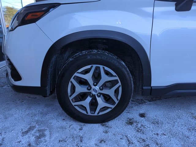 Used 2023 Subaru Forester Premium image 31