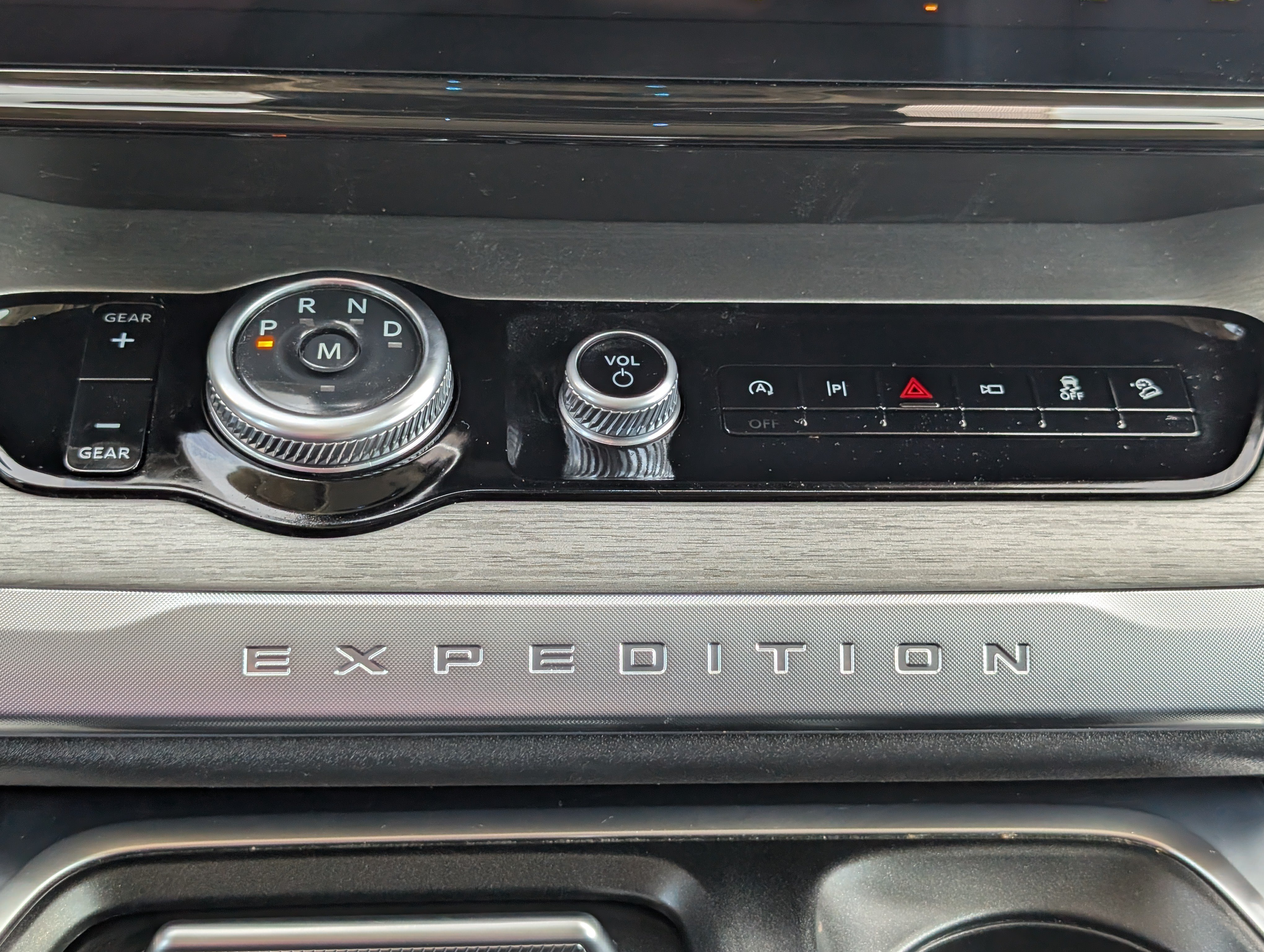 Certified 2025 Ford Expedition Platinum AWD/4WD image 32