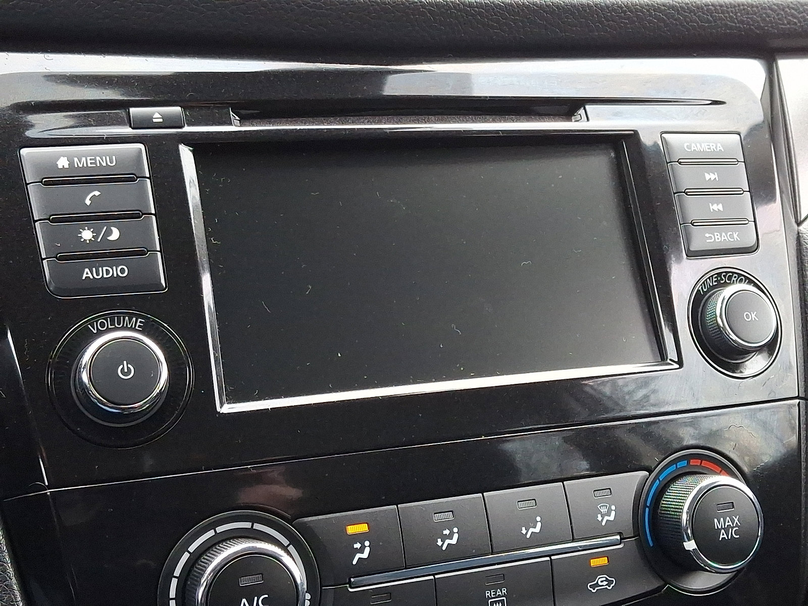 Used 2020 Nissan Rogue Sport S image 16