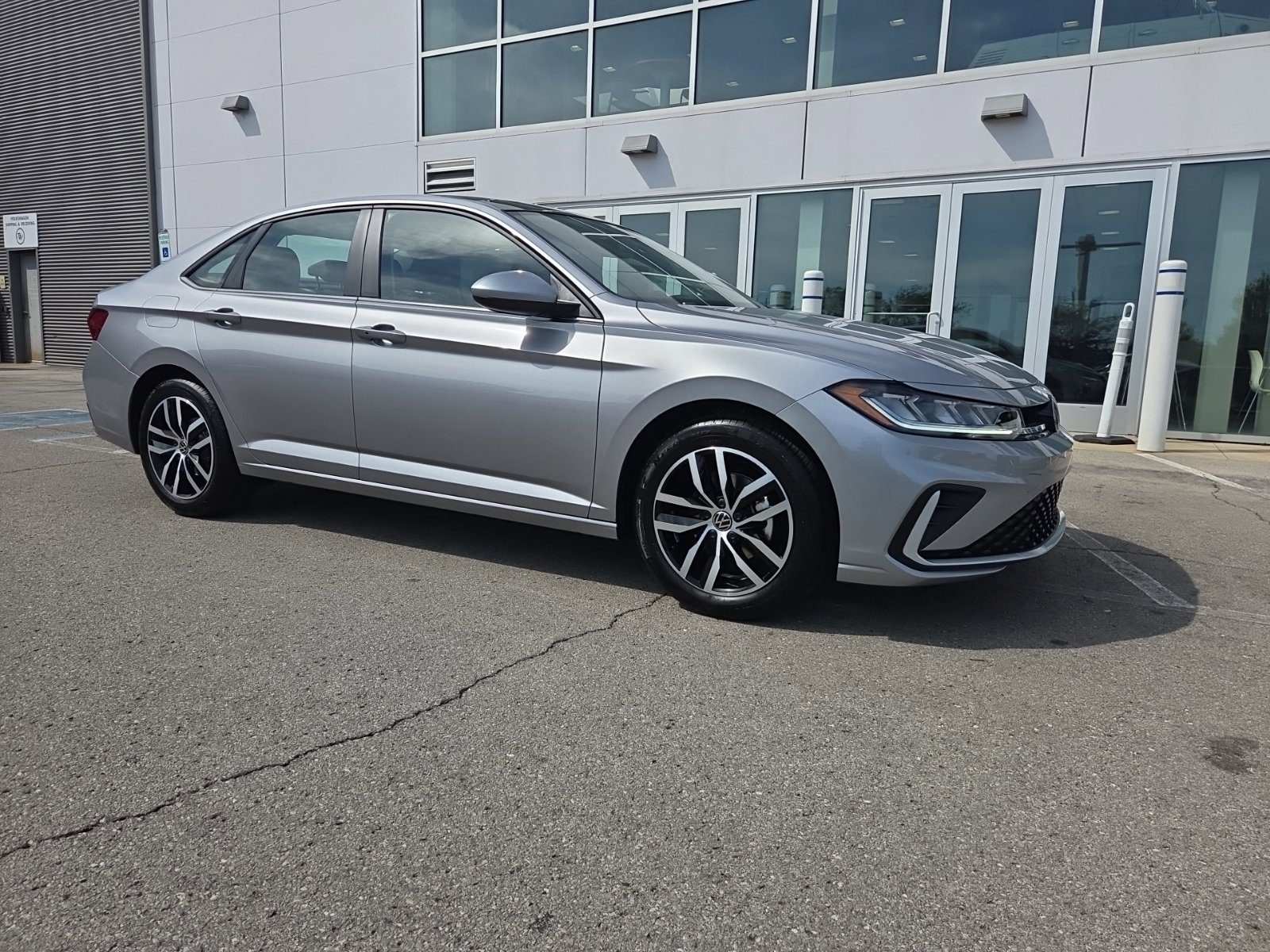 New 2027 Volkswagen Jetta SE FWD image 3