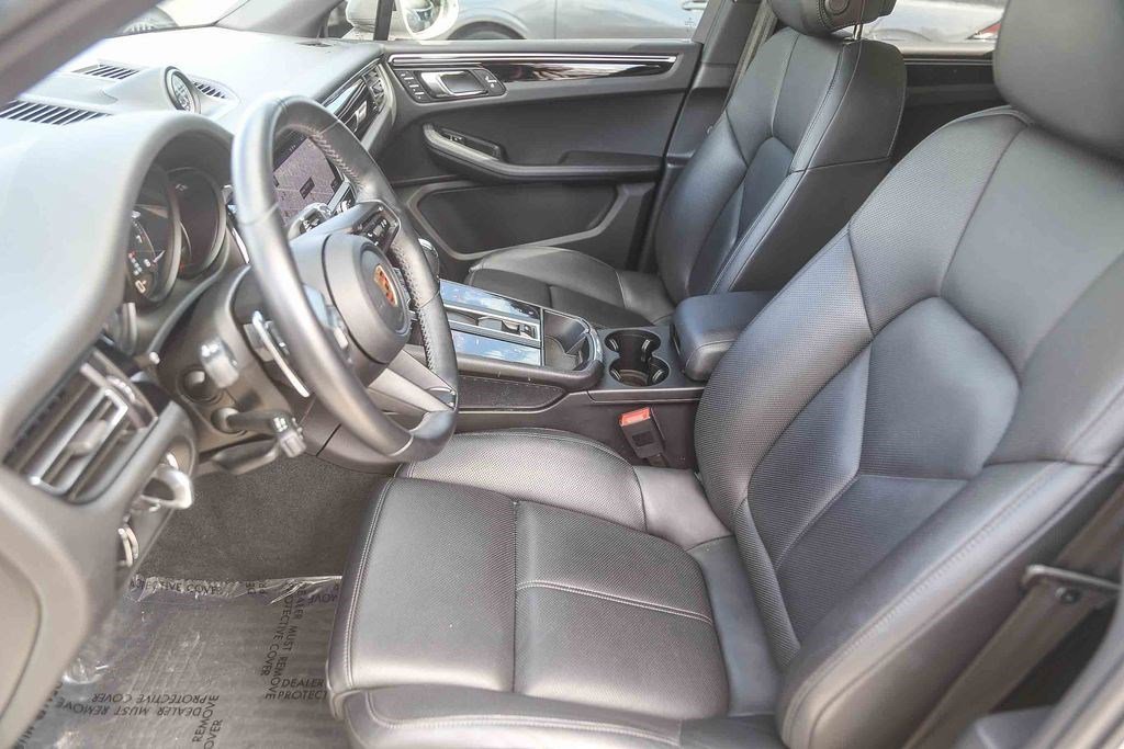 Used 2023 Porsche Macan Turbo AWD/4WD image 16