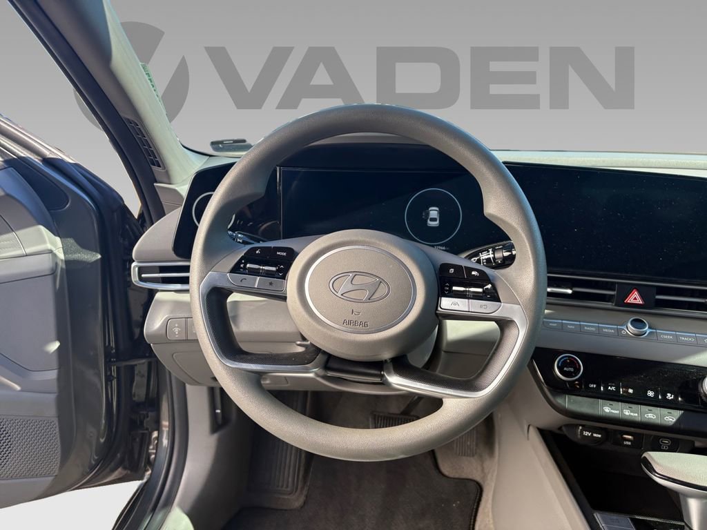 Used 2024 Hyundai Elantra Blue image 10