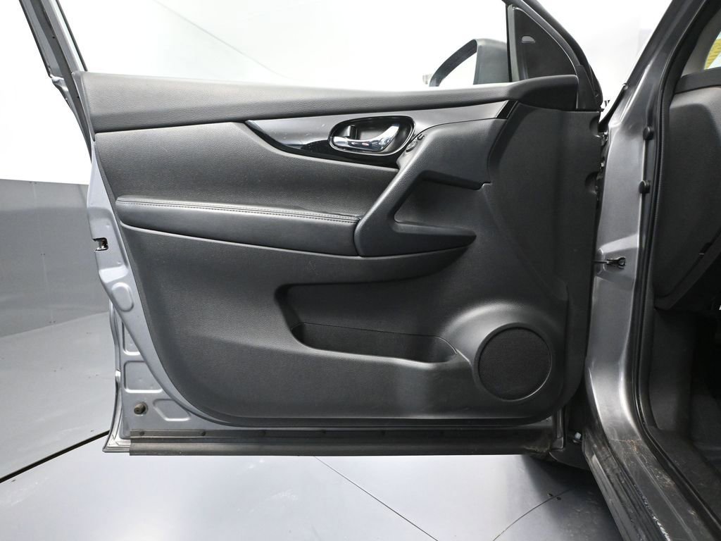 Used 2021 Nissan Rogue Sport SV image 18