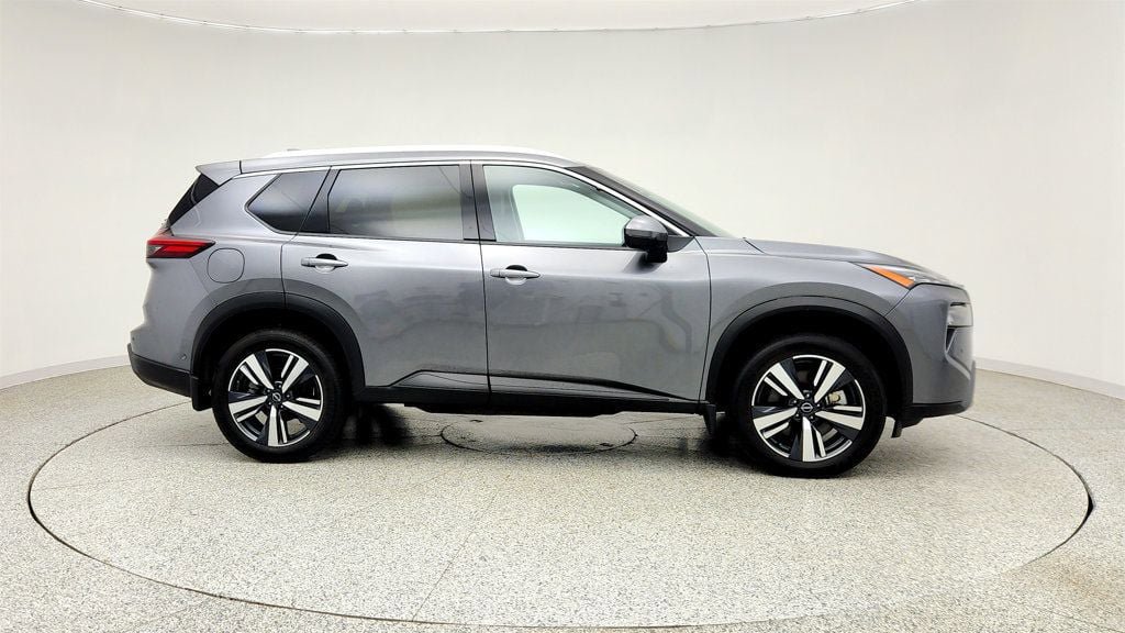 Used 2025 Nissan Rogue SL w/ Tech Package AWD/4WD image 4