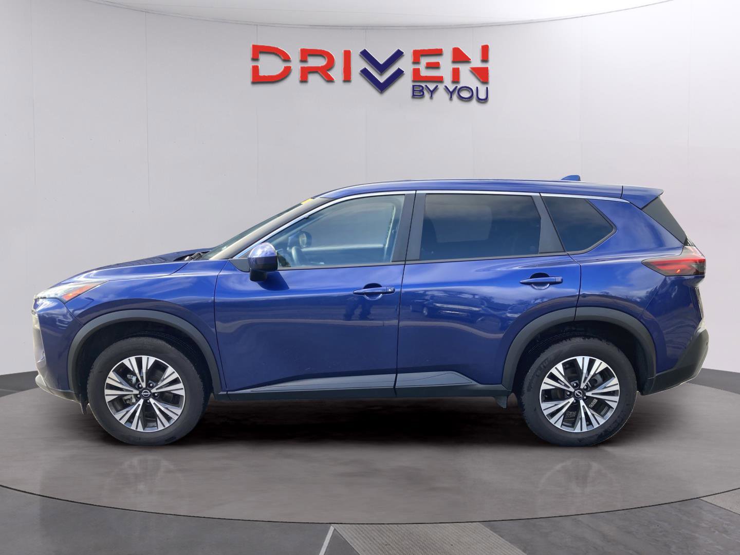 Used 2023 Nissan Rogue SV image 3