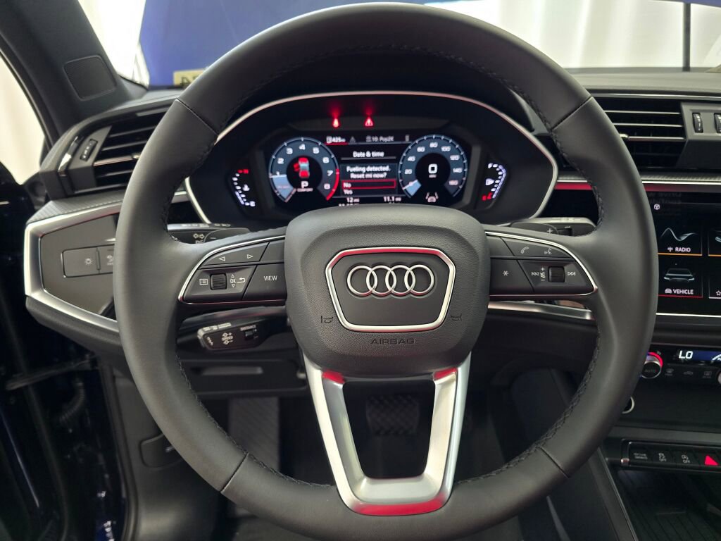 New 2025 Audi Q3 2.0T Premium image 14