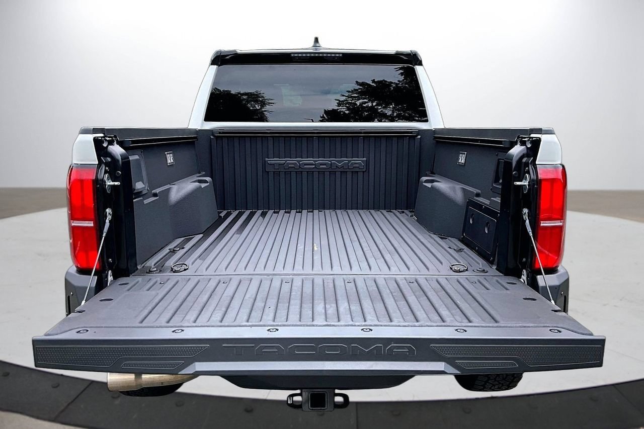 Used 2024 Toyota Tacoma TRD Sport AWD/4WD image 22
