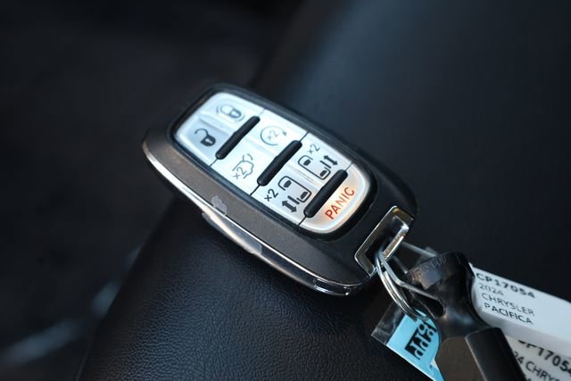 Used 2024 Chrysler Pacifica Touring-L FWD image 29
