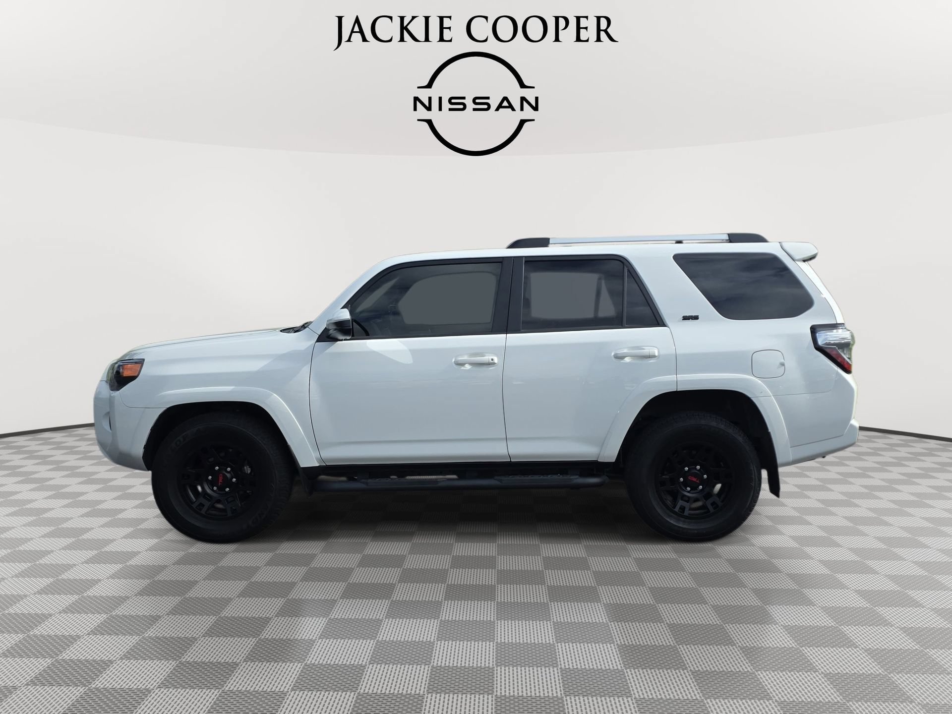 Used 2022 Toyota 4Runner SR5 RWD image 8