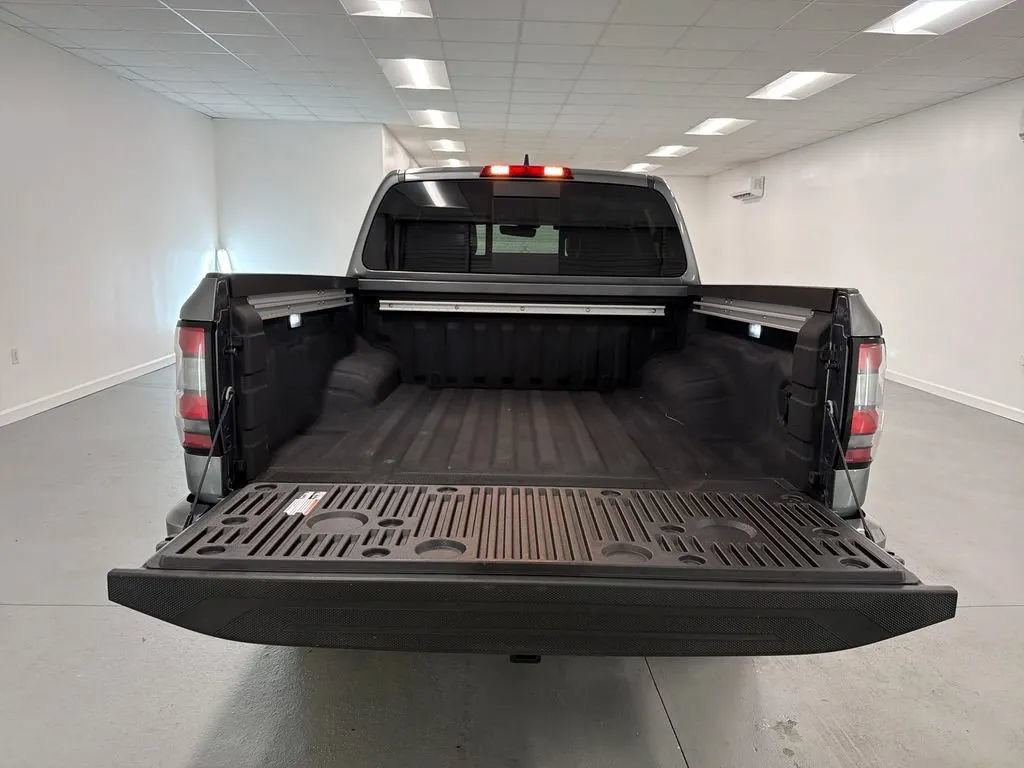 Used 2024 Nissan Frontier SL w/ Technology Package AWD/4WD image 8
