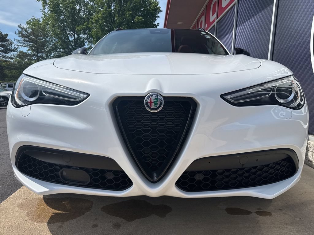 Used 2023 Alfa Romeo Stelvio Veloce AWD/4WD image 8