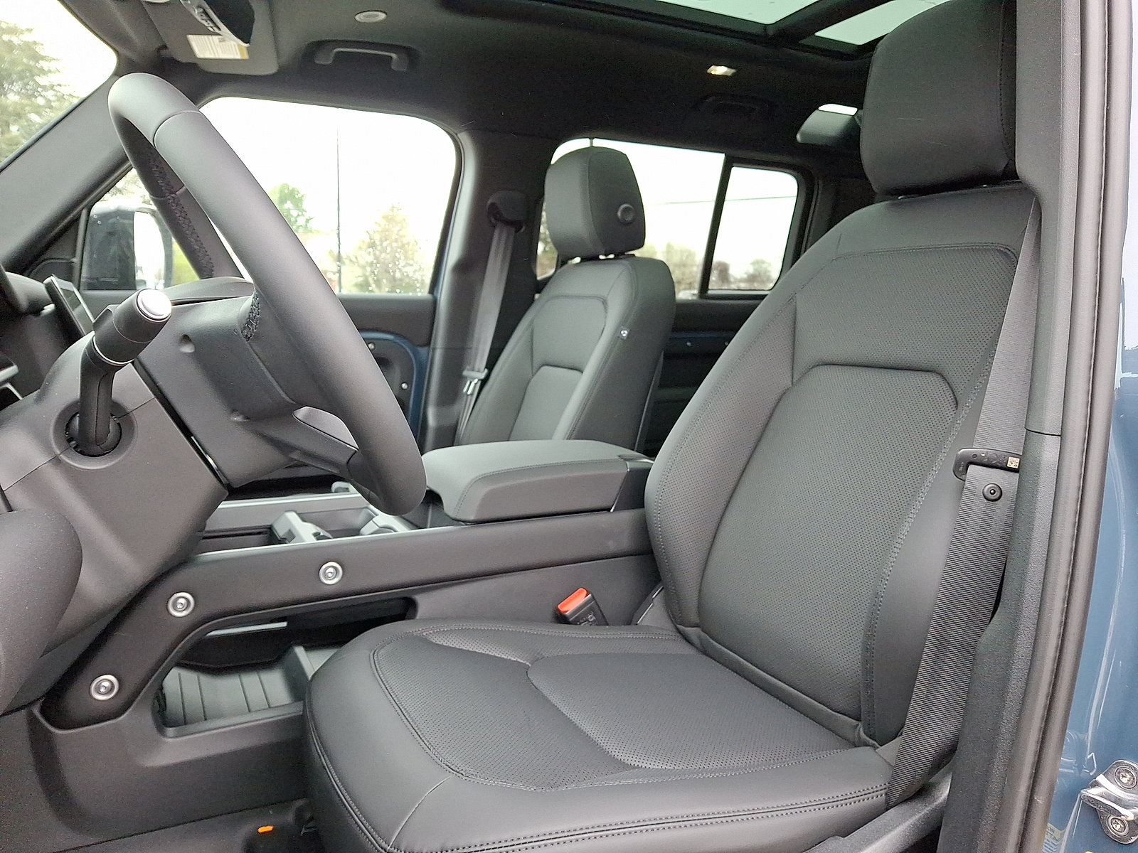 New 2026 Land Rover Defender 110 X-Dynamic SE AWD/4WD image 3