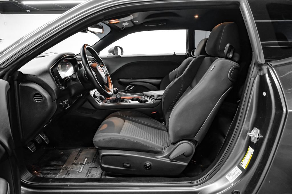 Used 2017 Dodge Challenger R/T RWD image 4
