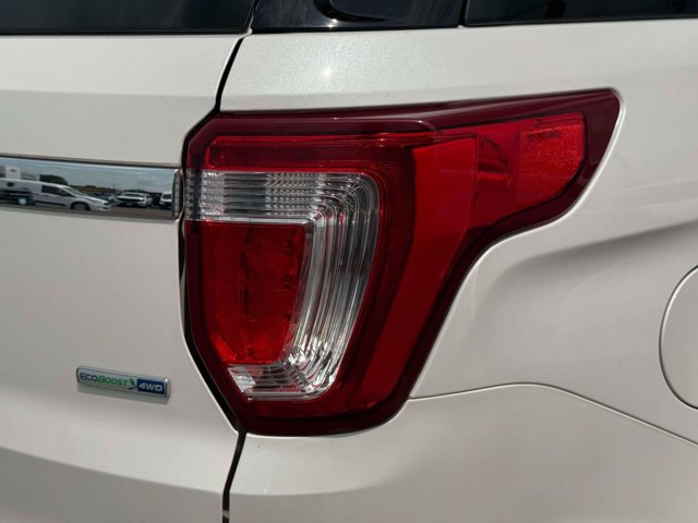 Used 2019 Ford Explorer XLT w/ Equipment Group 202A AWD/4WD image 11