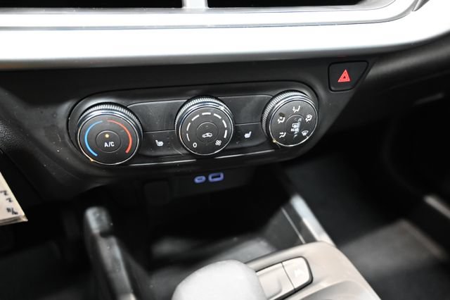 Used 2025 Chevrolet Trax LS w/ LS Convenience Package FWD image 16