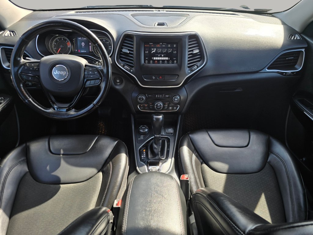 Used 2020 Jeep Cherokee Latitude Plus AWD/4WD image 2