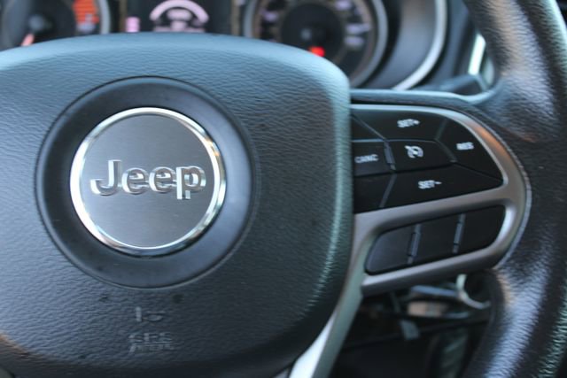 Used 2019 Jeep Cherokee Latitude w/ Popular Appearance Group image 16