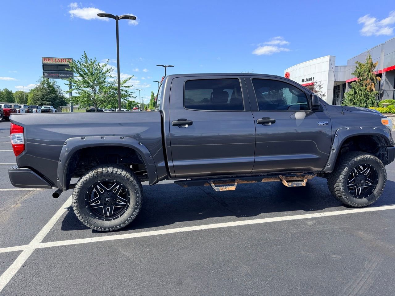 Used 2016 Toyota Tundra SR5 w/ SR5 Upgrade Package AWD/4WD image 8