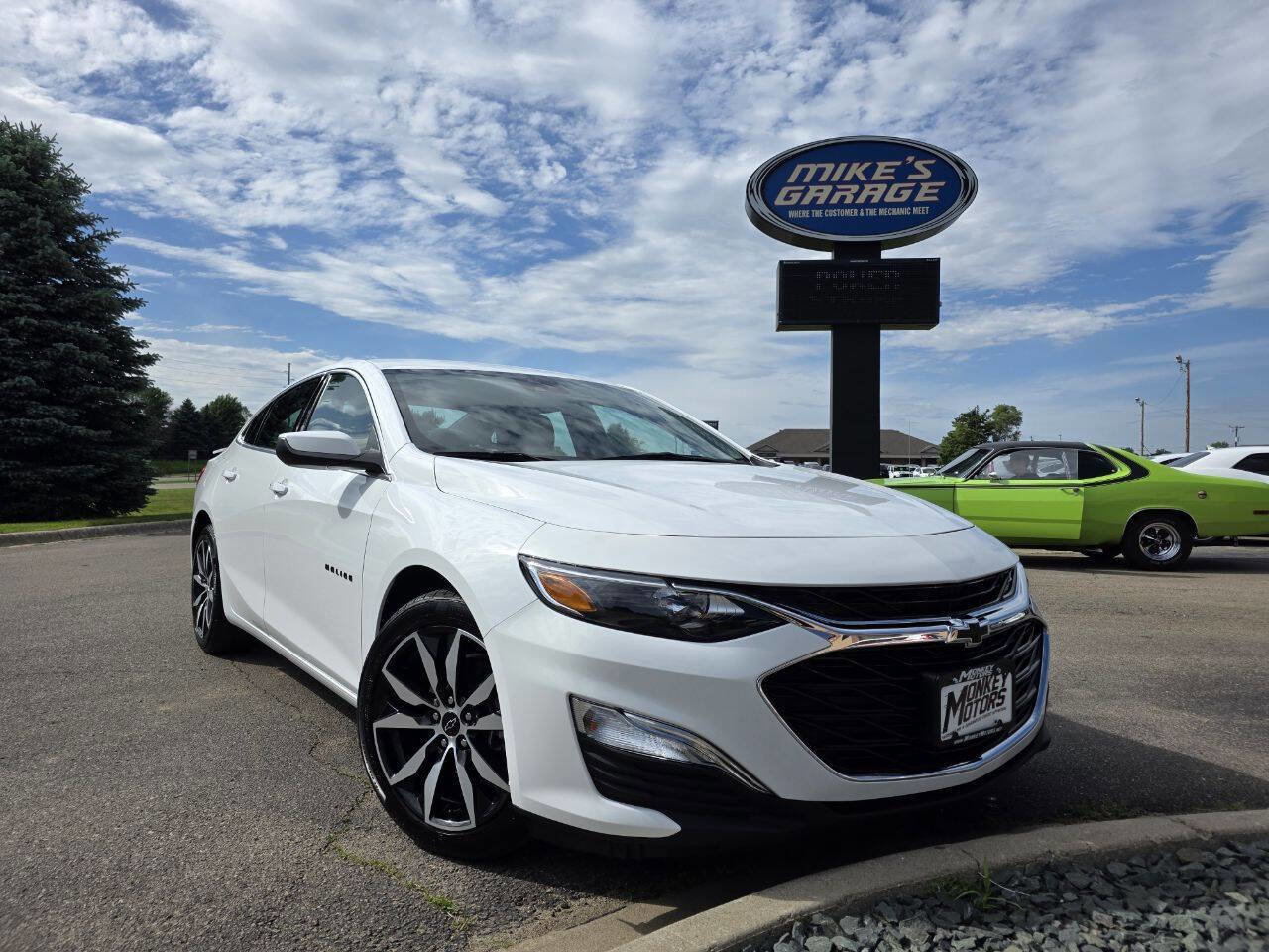 Used 2025 Chevrolet Malibu RS FWD image 2