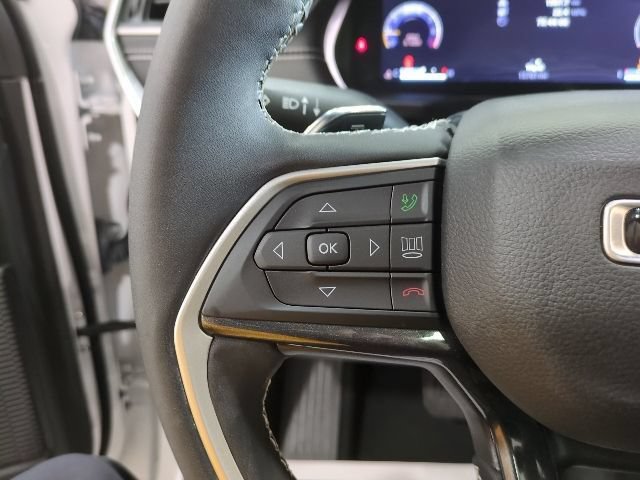 Used 2023 Jeep Grand Cherokee Altitude AWD/4WD image 22