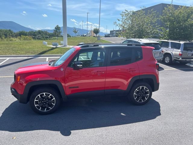 Used 2023 Jeep Renegade Trailhawk AWD/4WD image 2