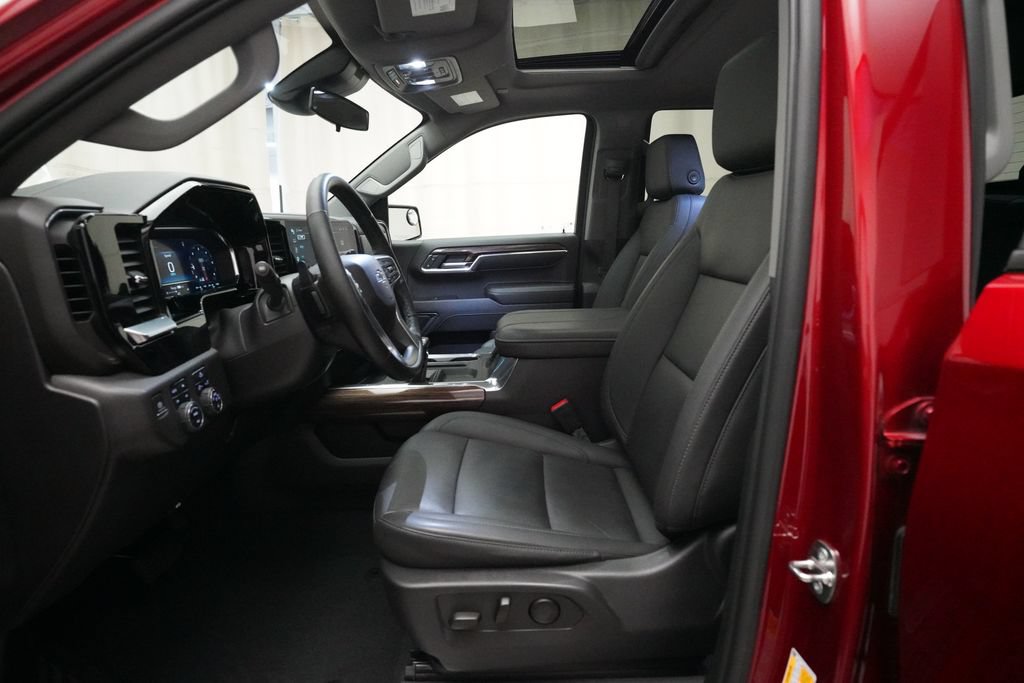 Used 2024 Chevrolet Silverado 1500 LT Trail Boss w/ Convenience Package II AWD/4WD image 7