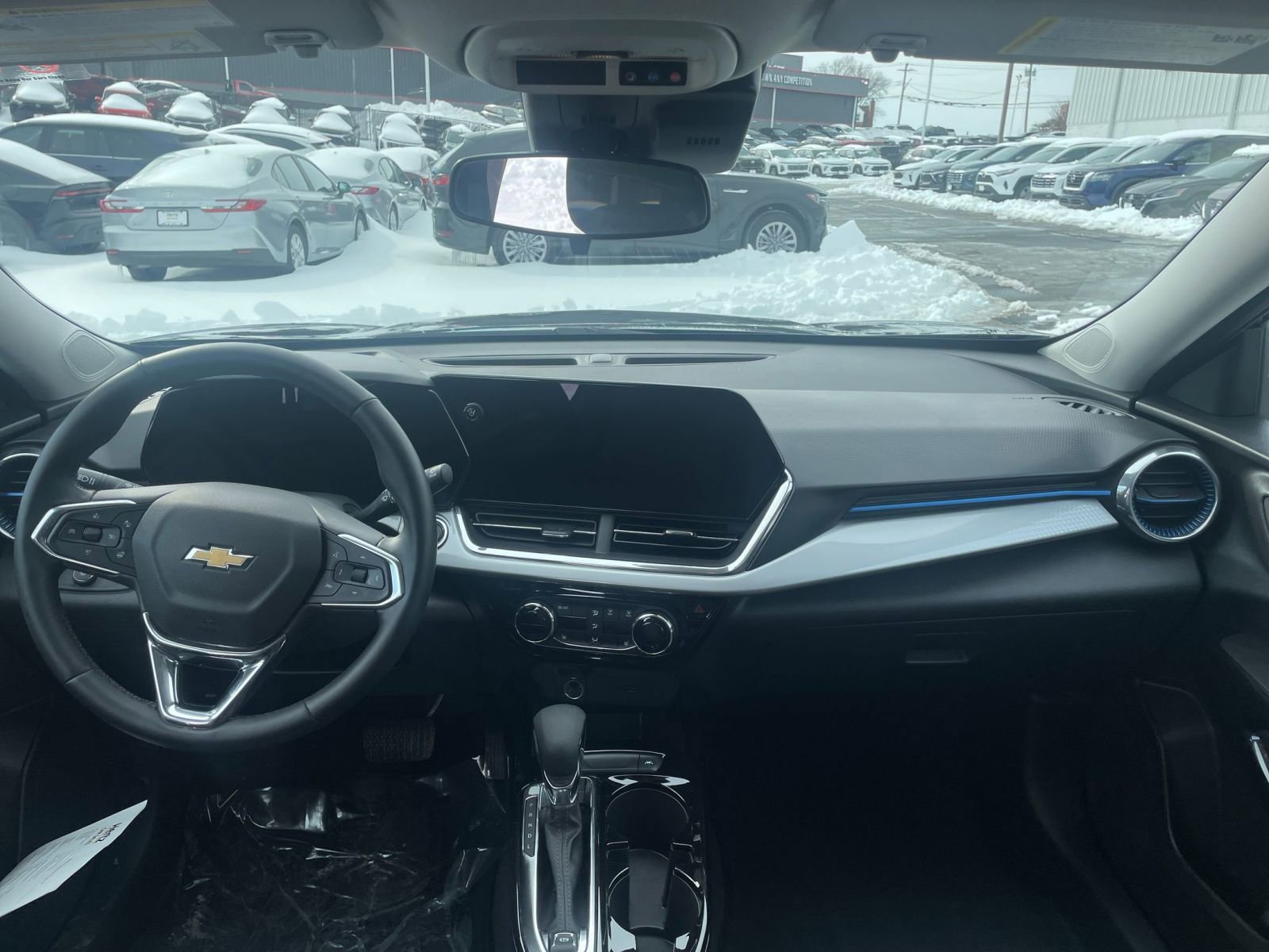 Used 2025 Chevrolet Trax LT w/ LT Convenience Package image 31