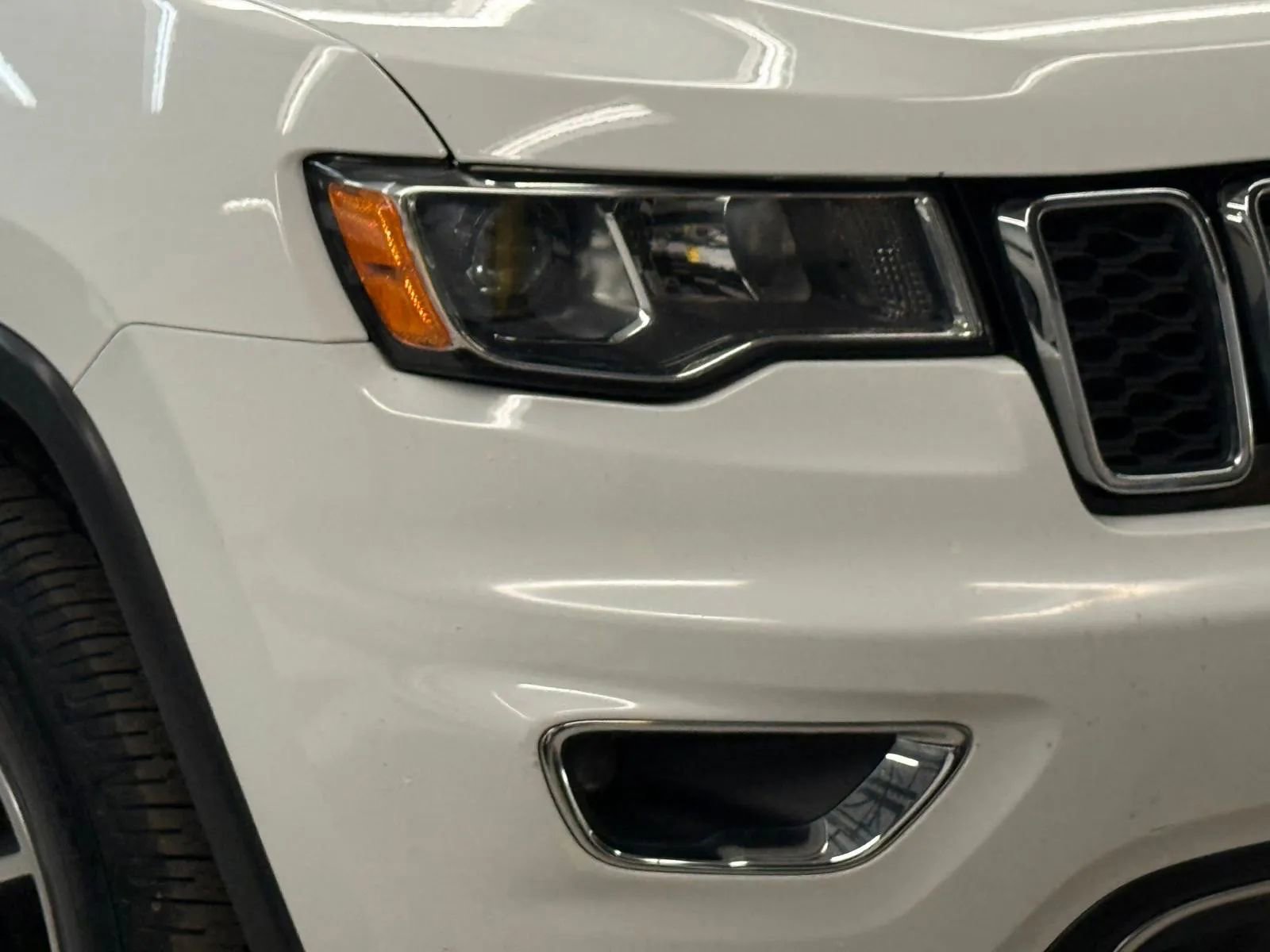 Used 2017 Jeep Grand Cherokee Limited w/ Trailer Tow Group IV AWD/4WD image 3