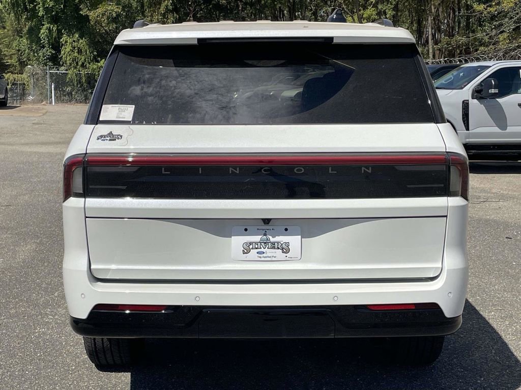 New 2025 Lincoln Navigator L Reserve w/ Jet Appearance Package image 4