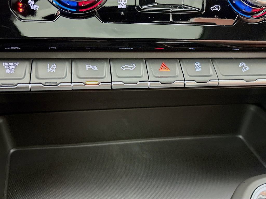 New 2026 GMC Sierra 3500 Denali Ultimate w/ LPO, Black Badging Package image 37