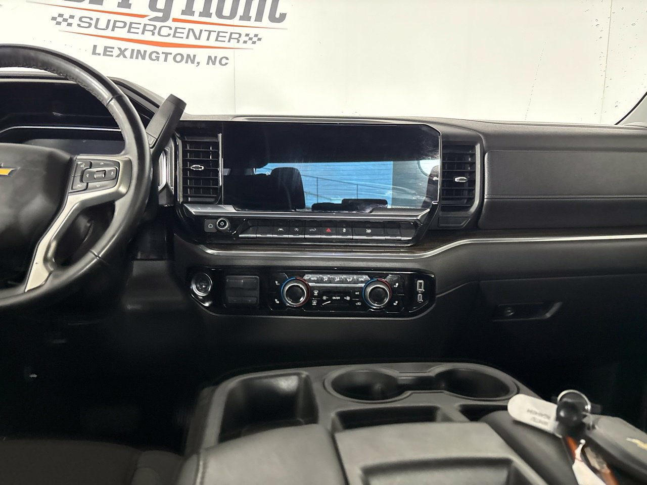 Used 2024 Chevrolet Silverado 1500 LT AWD/4WD image 24