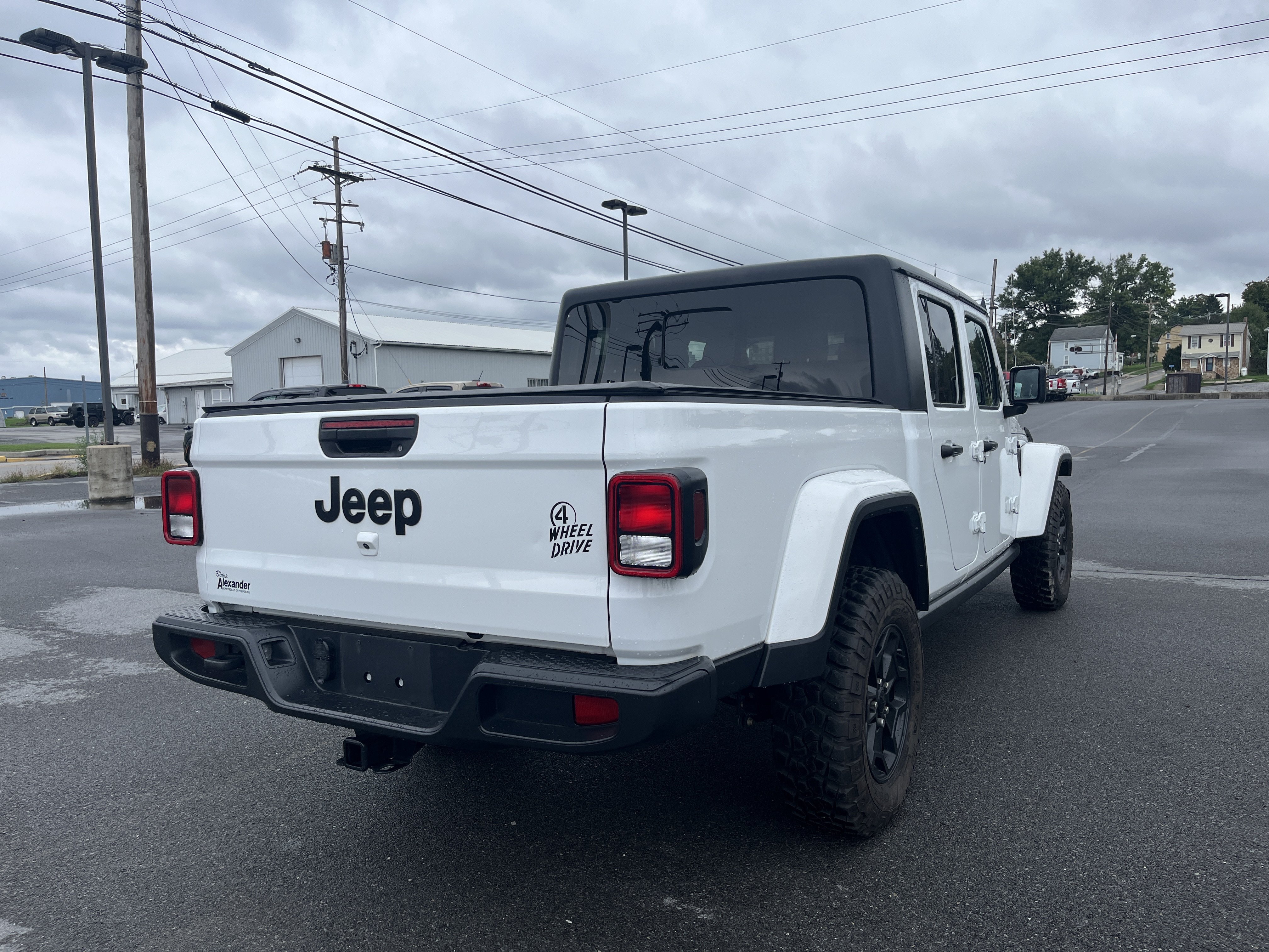 Used 2022 Jeep Gladiator Sport AWD/4WD image 3