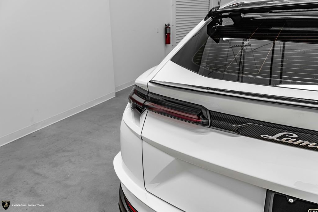 Used 2023 Lamborghini Urus Performante AWD/4WD image 17
