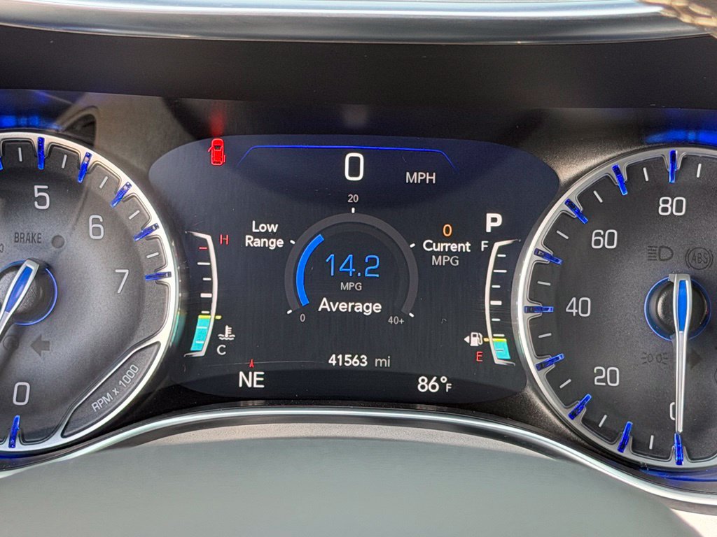 Used 2025 Chrysler Pacifica Limited FWD image 37