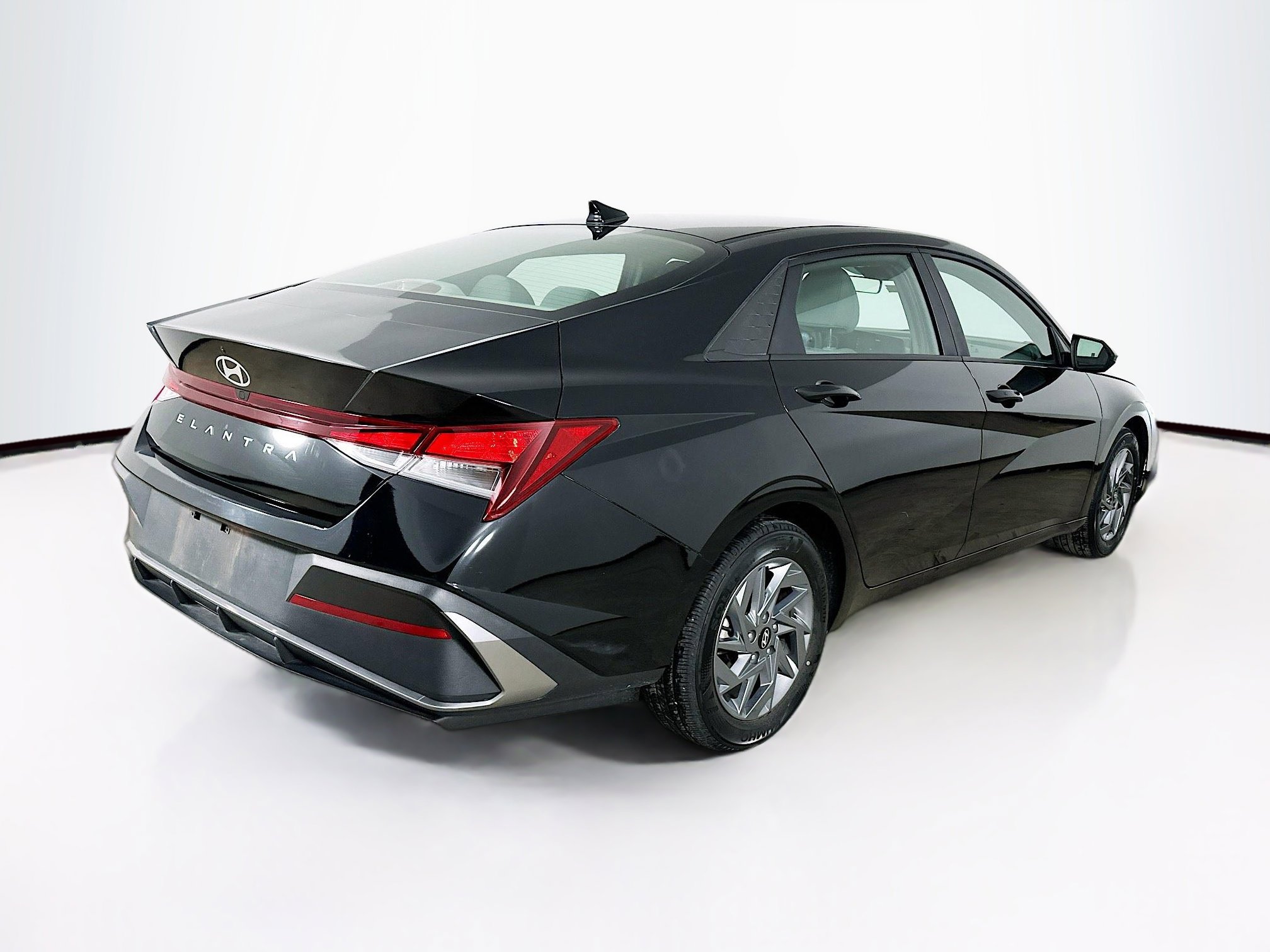 Used 2024 Hyundai Elantra SEL image 6