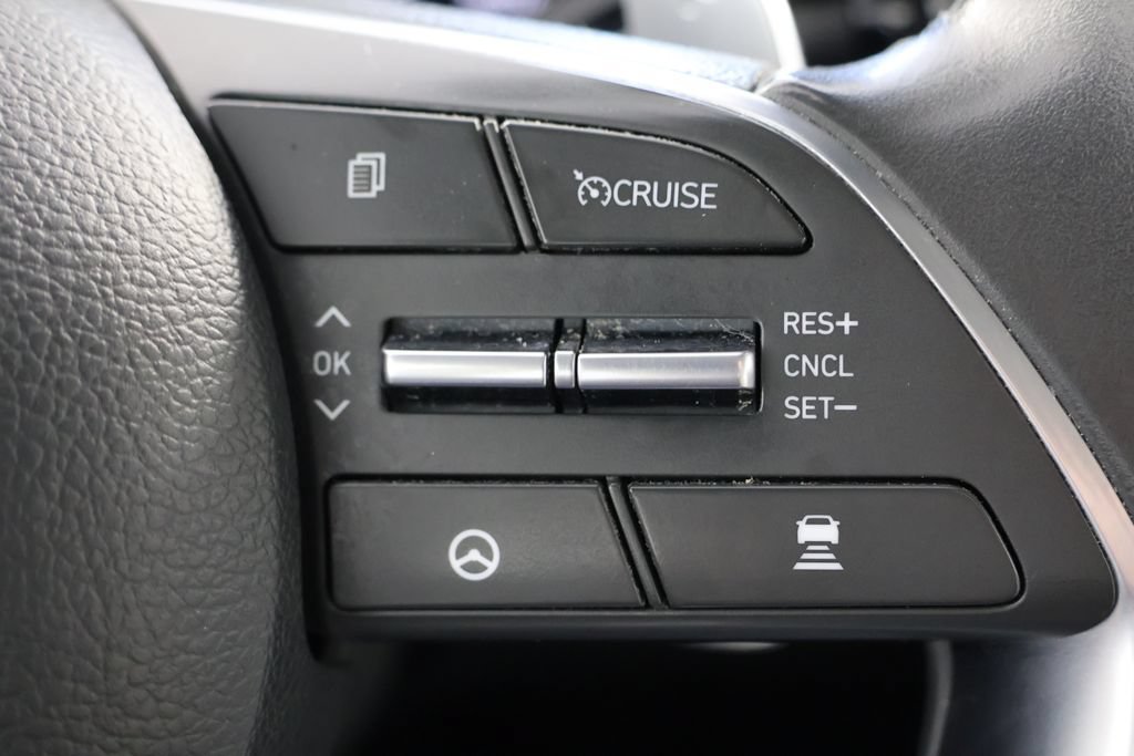 Used 2022 Hyundai Sonata Limited w/ Preferred Accessory Package FWD image 12
