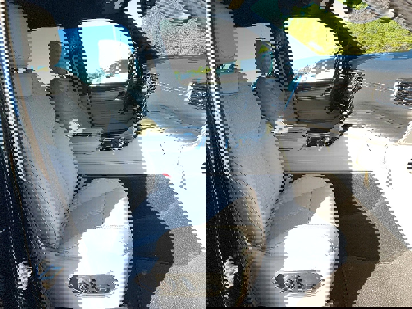 New 2026 Jeep Grand Wagoneer L 4X4 w/ HD Trailer Tow Package image 24