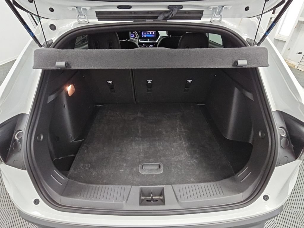 Used 2024 Chevrolet Trax RS FWD image 32