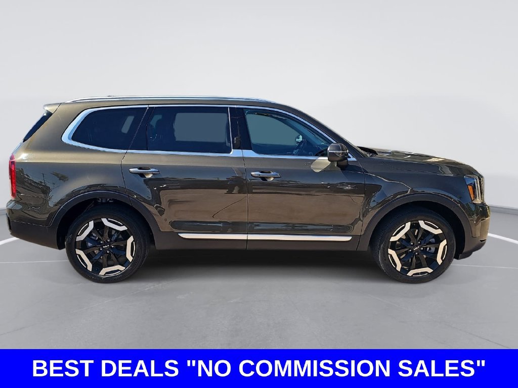 Used 2025 Kia Telluride S FWD image 2