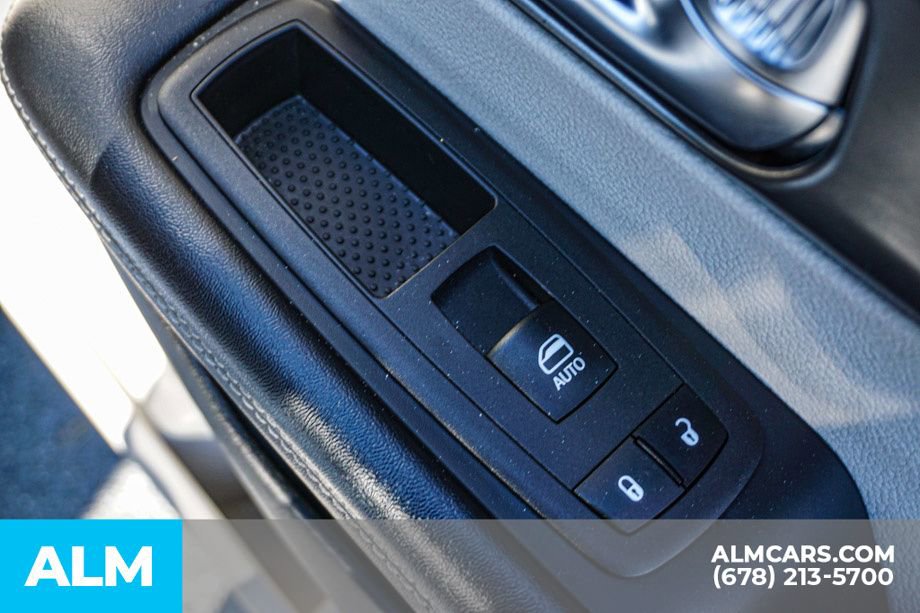 Used 2023 Chrysler Pacifica Touring-L image 57