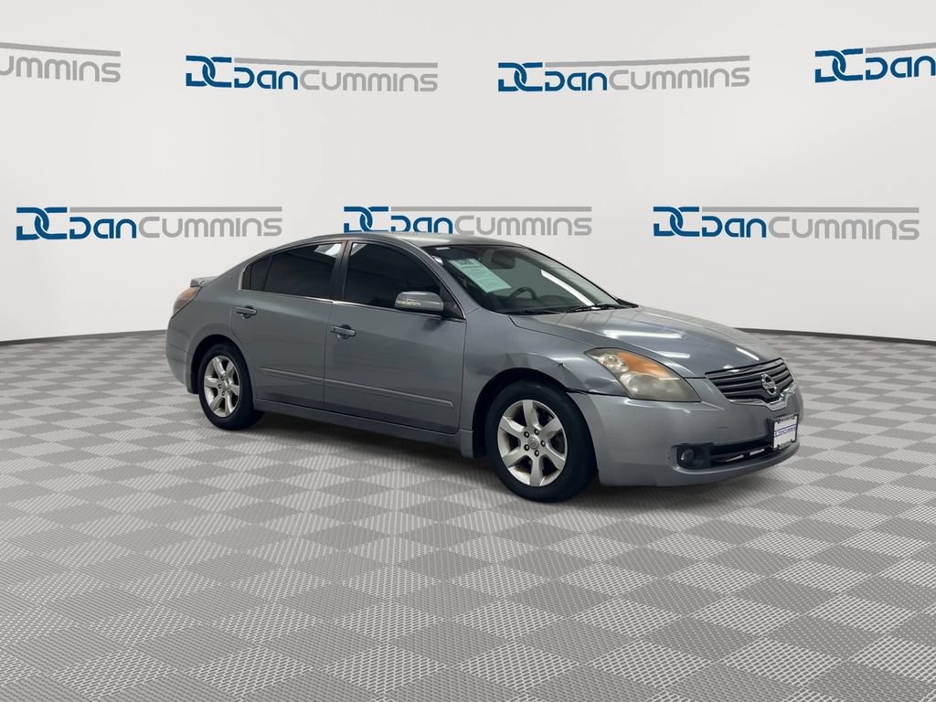 Used 2007 Nissan Altima 3.5 SL w/ Technology Pkg FWD image 2