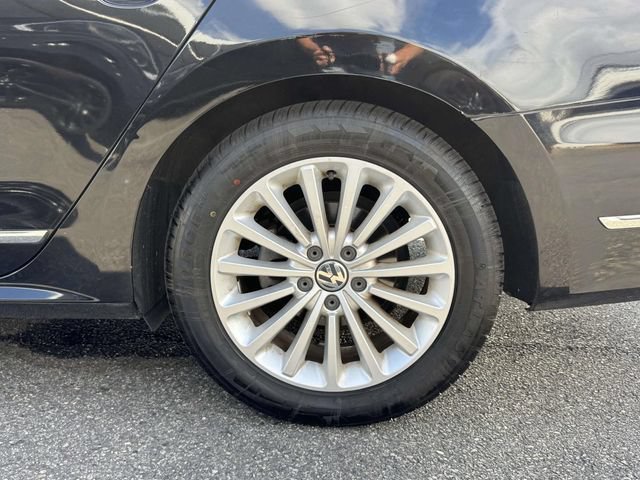 Used 2017 Volkswagen Passat 1.8T SE FWD image 9
