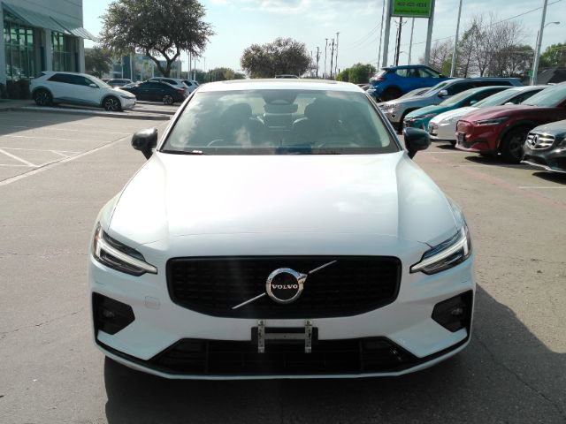 Used 2024 Volvo S60 B5 Core w/ Climate Package image 2