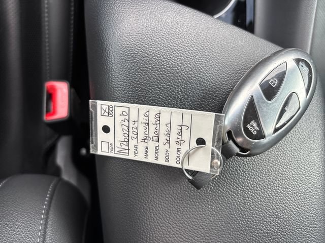 Used 2024 Hyundai Elantra Limited FWD image 12
